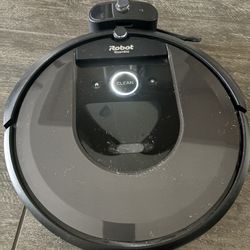iRobot Roomba i7 Vacuum 