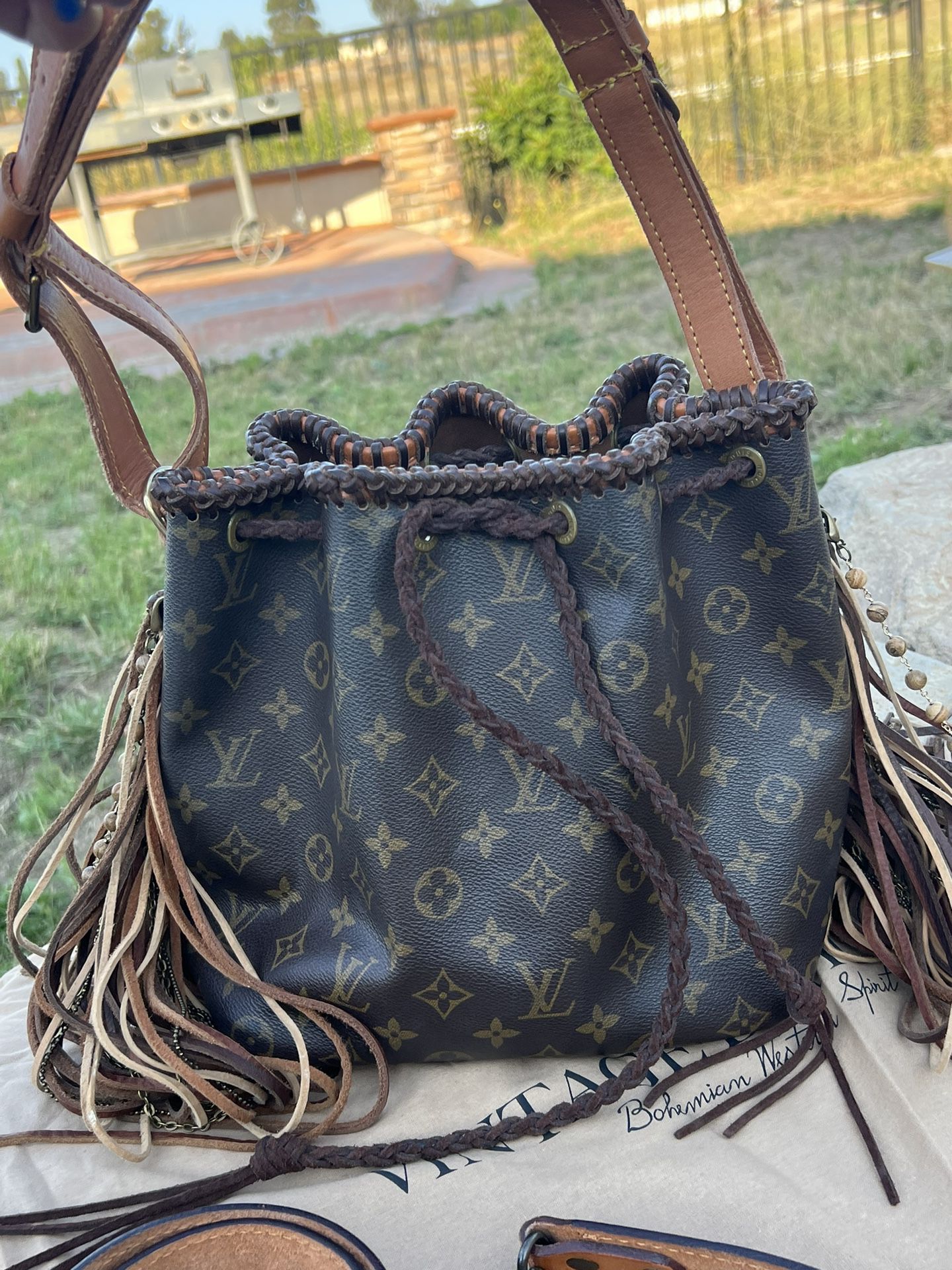 Authentic Louis Vuitton Large Bag for Sale in Moreno Valley, CA - OfferUp