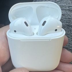Apple AirPods 2019 - GREAT CONDITION