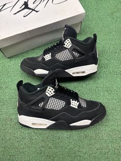JORDAN 4 WHITE THUNDER SIZE 10