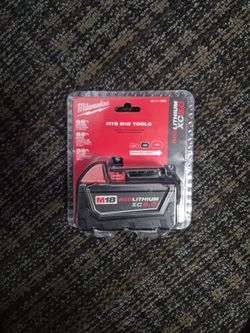Milwaukee M18 REDLITHIUM XC 5.0Ah Battery Pack (Model 48-11-1850).