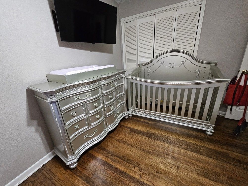 Dresser And Crib Disney 