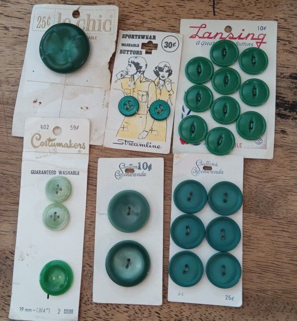 Le Chic Streamline Lansing Costum Makers Green Buttons