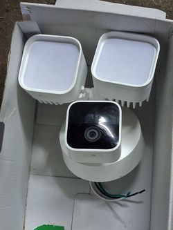 Brand New Inbox box Wired Ring Floodlight Came no subscription needed come with record box
