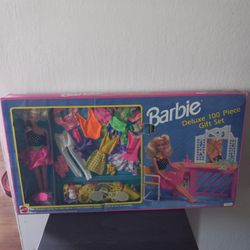 1992 Barbie Deluxe 100 Piece Gift Set Doll And Accessories Nib