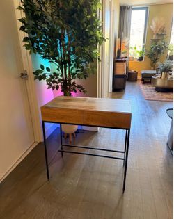 LIKE-NEW Wood Desk with adjustable legs