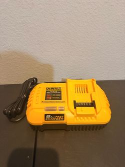 Dewalt 8Amp Fast Charger