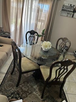 Dinning Table W/4 Chairs Comedor Con 4 Sillas