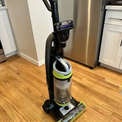 Bissell 2252 CleanView Swivel Upright Bagless Vacuum