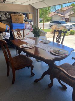 Table win 4 chairs
