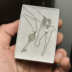 Beautiful 😍 !! White Sapphire 925 Sterling Silver Skeleton Key Necklace !