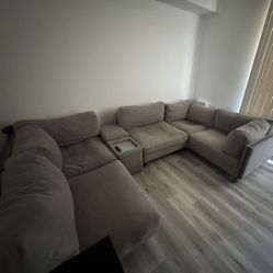 GREY SECTIONAL COUCH 