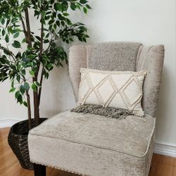 Accent Chair + Accessories 