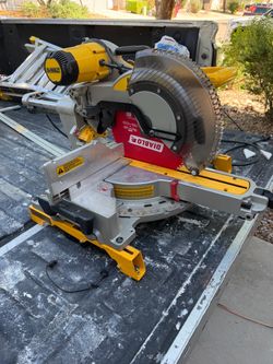 Dewalt 12” dual bevel sliding mitre saw