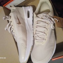 Size 11 Nikki Max