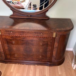 Dresser With Mirror 