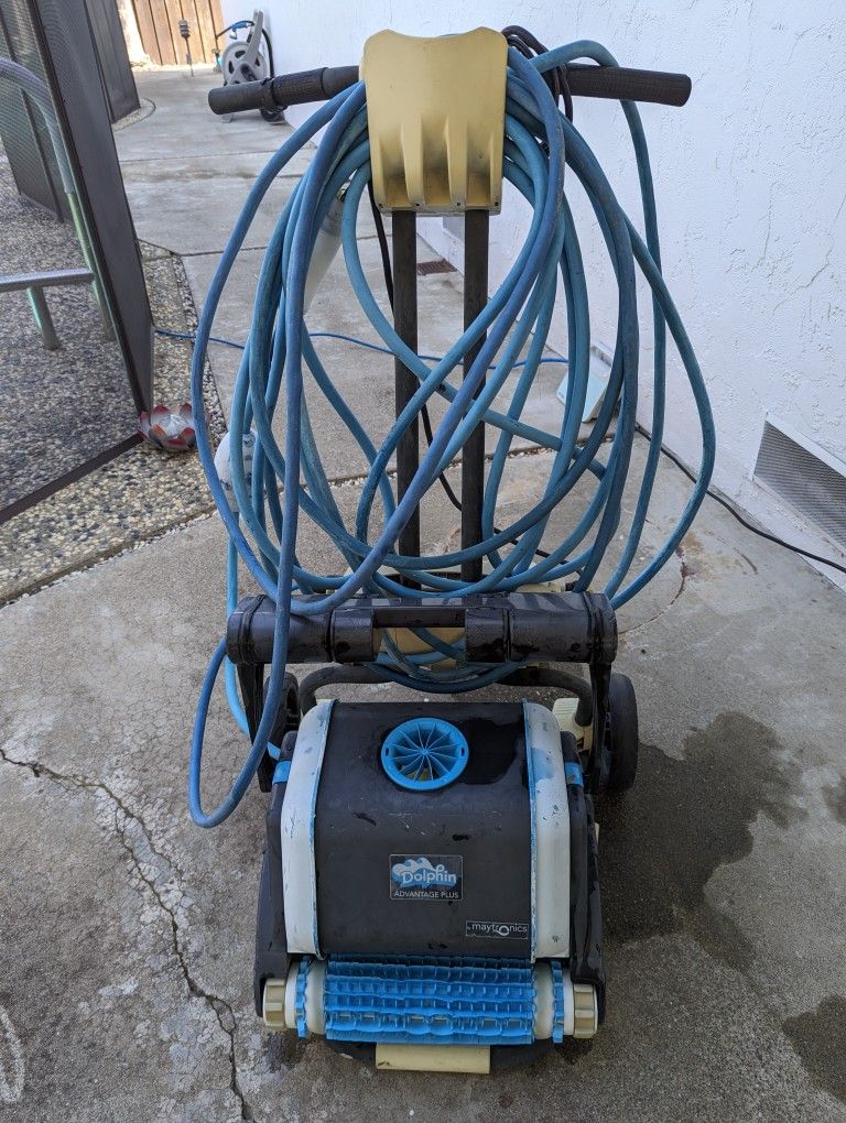 Pool Robotic Cleaner - Dolphin Advantage Plus by Maytronics with Caddy