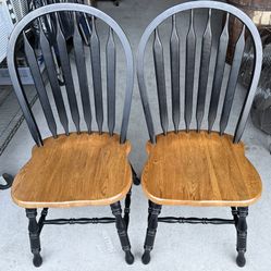 (2) International Concepts Arrow Back Dining Chairs. Nice Shape!