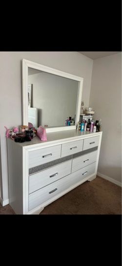 Bedroom Dresser drawers  with mirror