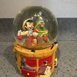 DISNEY PINOCCHIO Snow Globe