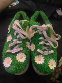 dELiA*s Dolls Kill “it’s always greener” platform shoes