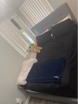 Full size bed mattress and box spring