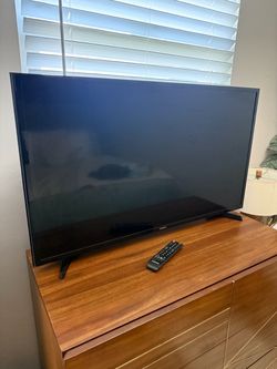 Samsung Smart Flat Screen TV with Remote