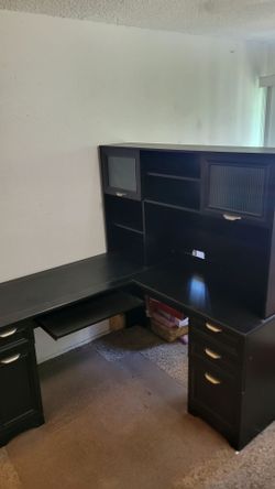 Beautiful desk. FREE