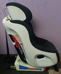 Clek Foonf convertible car seat
,Expires in 2028,
Used for 1 year