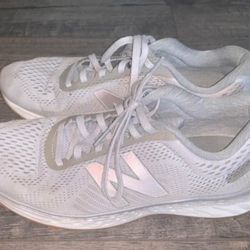 New Balance Women's Fresh Foam Gray & White Waris Ankle-High Running Shoe