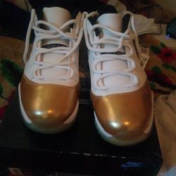 JORDAN 11S CLOSED CEREMONY USED VERY GOOD CONDITION SIZE 11 MAN $120 DOLLARS OBO PICK UP ONLY AT BALDWIN PARK NO TRADES NO DELIVERYS NO REFUNDS MAKE O