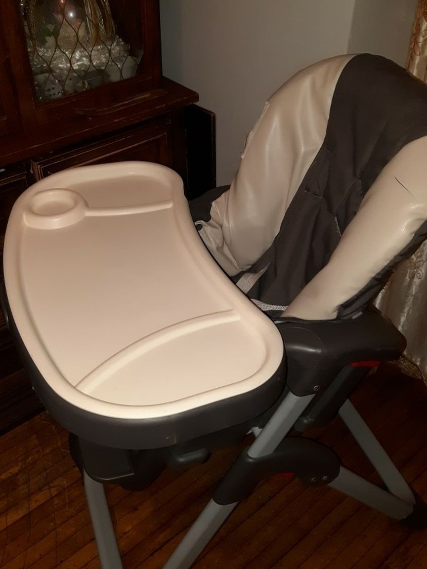 (2) Graco DuoDiner XL High Chair With Tray