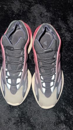 Yeezy 700 Fade Carbon