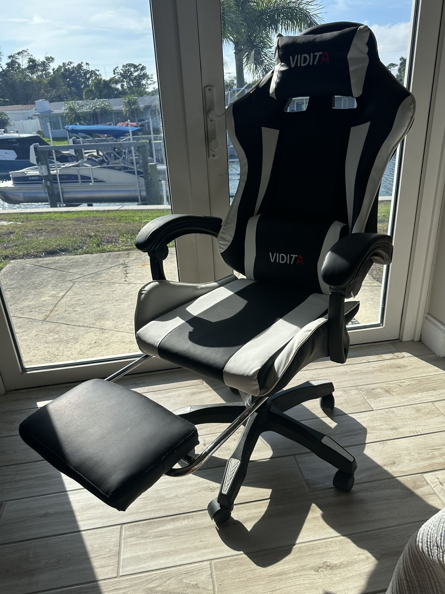 Gaming/Desk Chair (brand New)