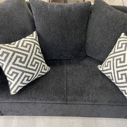 BLACK LOVESEAT