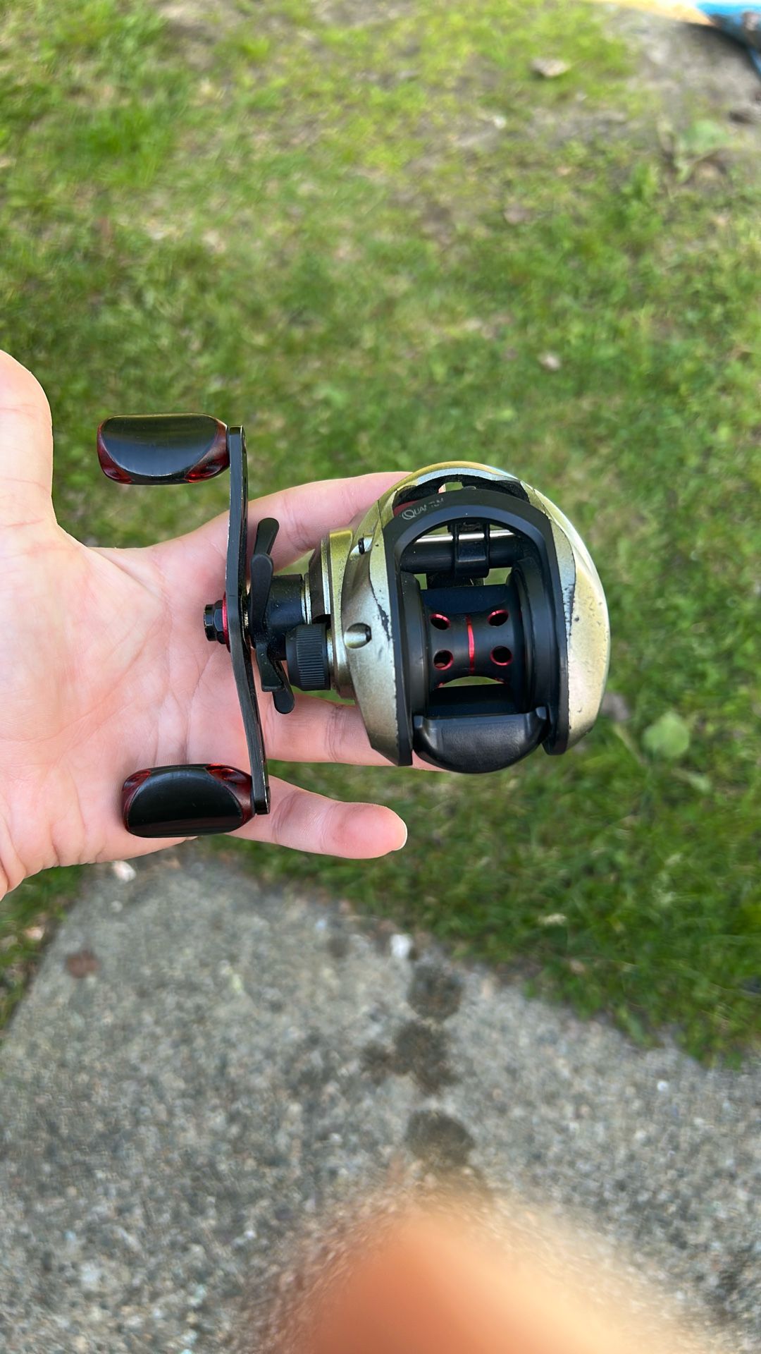 Quantum Bait Castor Real Used Red Black
