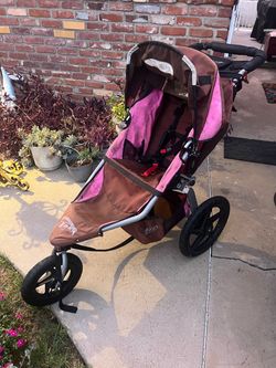 BOB Revolution SE jogging stroller