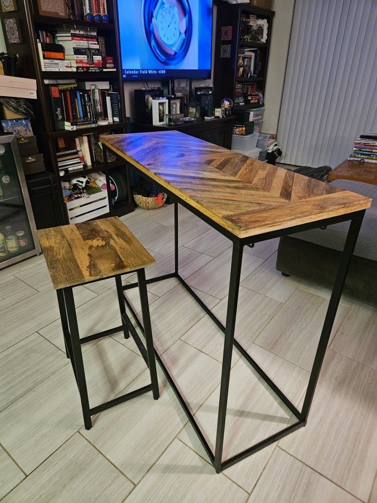 Table With 2 Stools