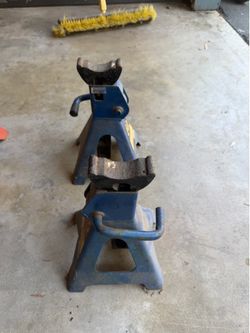 Pair of 3 1/2 ton jack stands