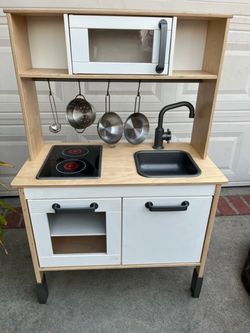 IKEA kids play kitchen like new