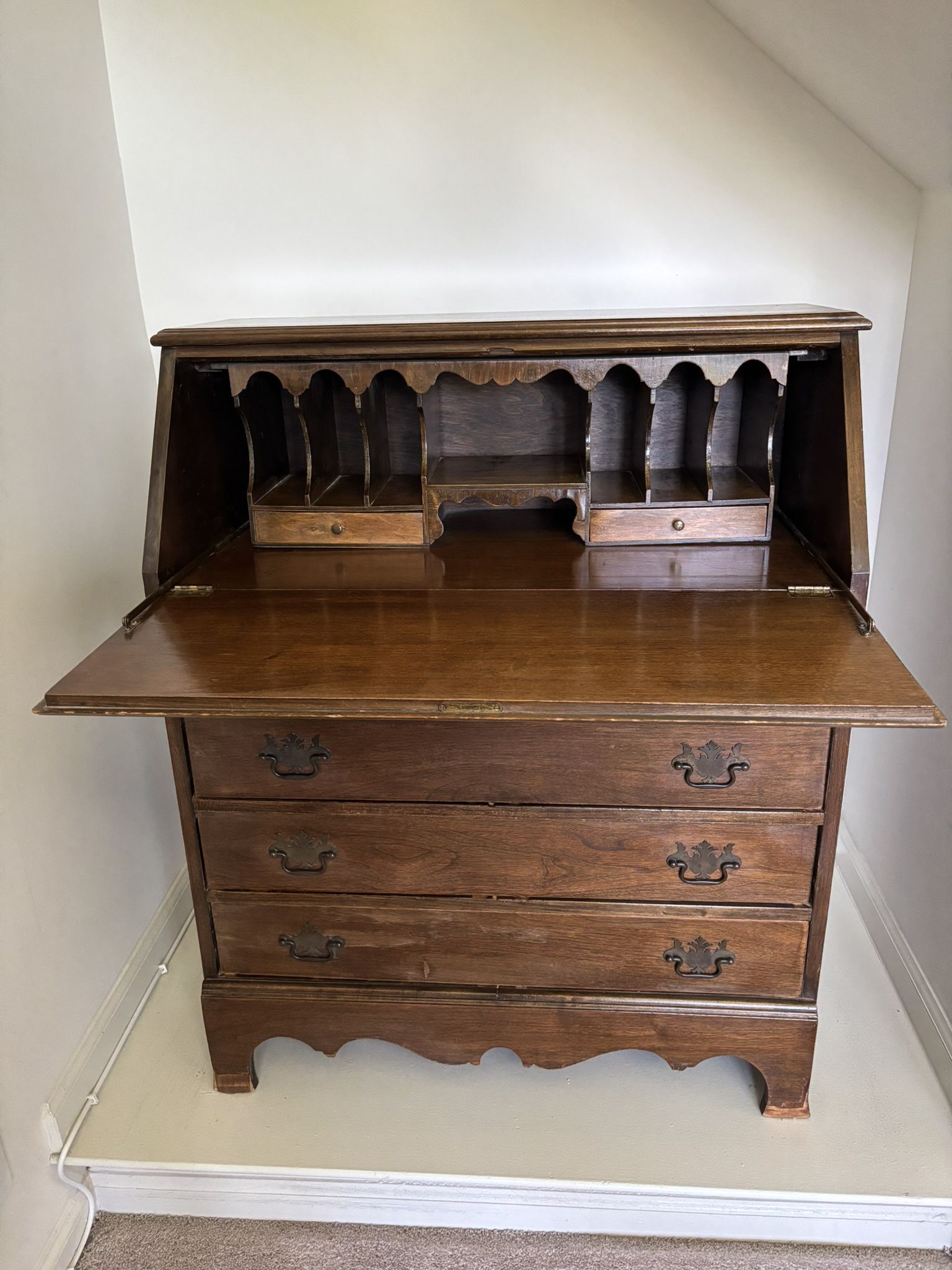 Vintage Antique Traditional Style Slant Drop Front Wood Secretary Desk, walnut or mahogany, very good condition, 4 large/2 small drawers, 7 cubbies.