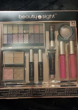 31 PIECE MAKEUP SET