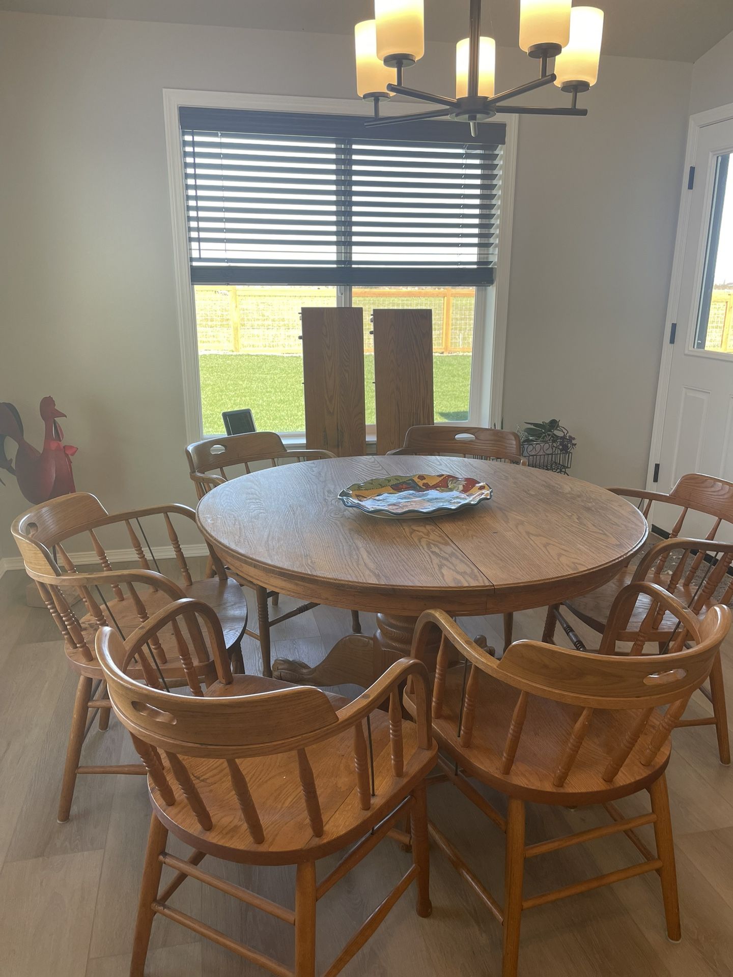 Solid Oak Table, 6 Chairs, 2 Leaves