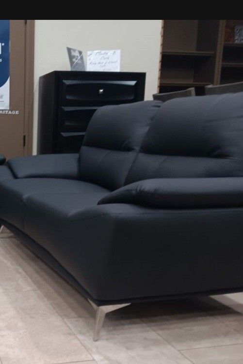 *Summer Closeout Sale!!!*---Contemporary Valencia Leather Loveseat Sets---Limited Stock!!!---Delivery And FinancingðŸ¤