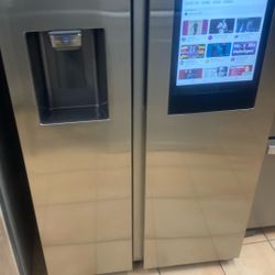 SAMSUNG 2 DOORS. WITH TV