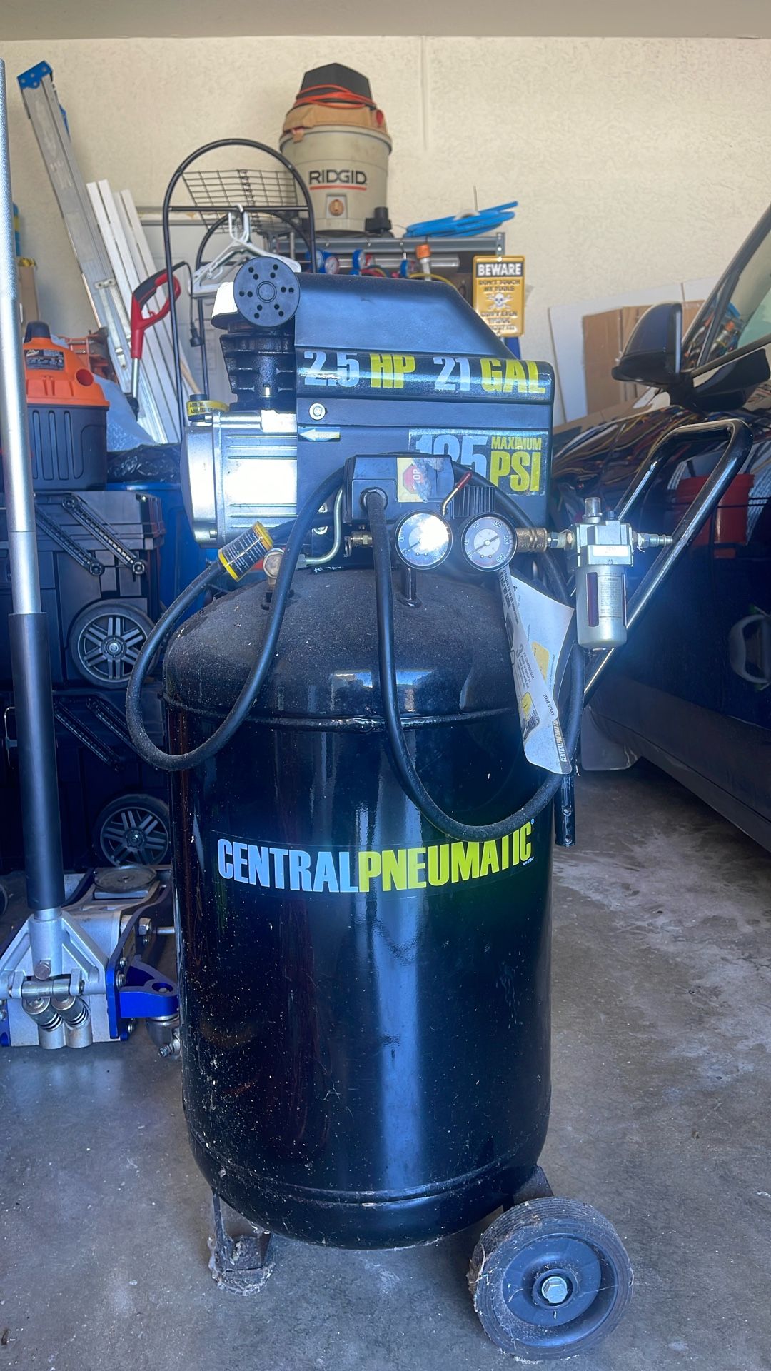 Central Pneumatic 125 PSI, 21 GAL 2.5 HP
