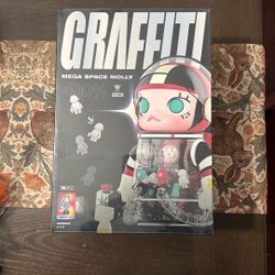 Mega  Space Molly 400% Graffiti