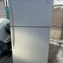 REFRIGERATOR WHIRLPOOL