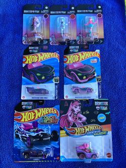 7 Hot Wheels Monster High Diecast Cars + Figs. (Valencia) $20