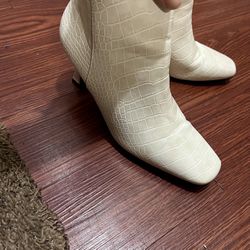 Women’s Boots Size 7.1/2